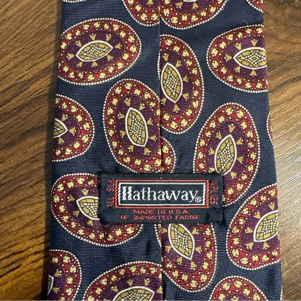 Elegant Patterned Tie in Blue and Red‎